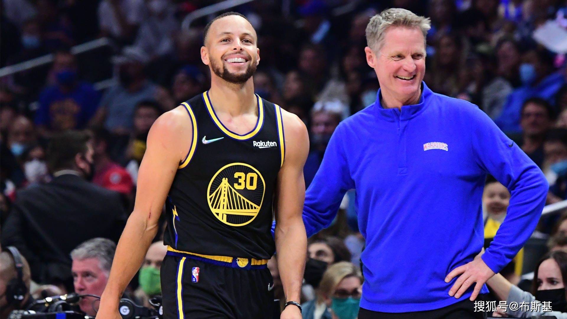 九游体育APP-关于战术调整引发热议！，库里在澳大利亚队比赛中战术调整赢得满堂喝彩的信息