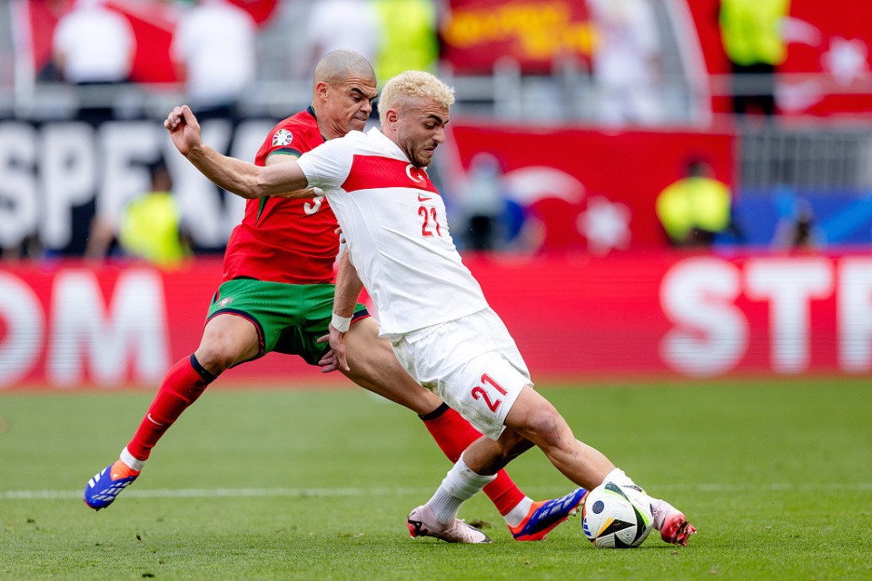 九游体育官网-风云突变！比利亚雷亚尔最后时刻绝杀压哨；英超版图或重绘；更衣室稳定；身体对抗强度拉满的简单介绍