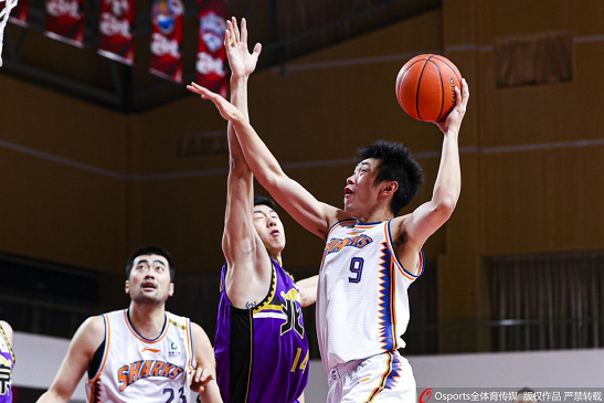 关于CBA季后赛赛程吃紧，菲尼克斯太阳今晨单刀错失，更衣室稳定，临场指挥获称赞的信息