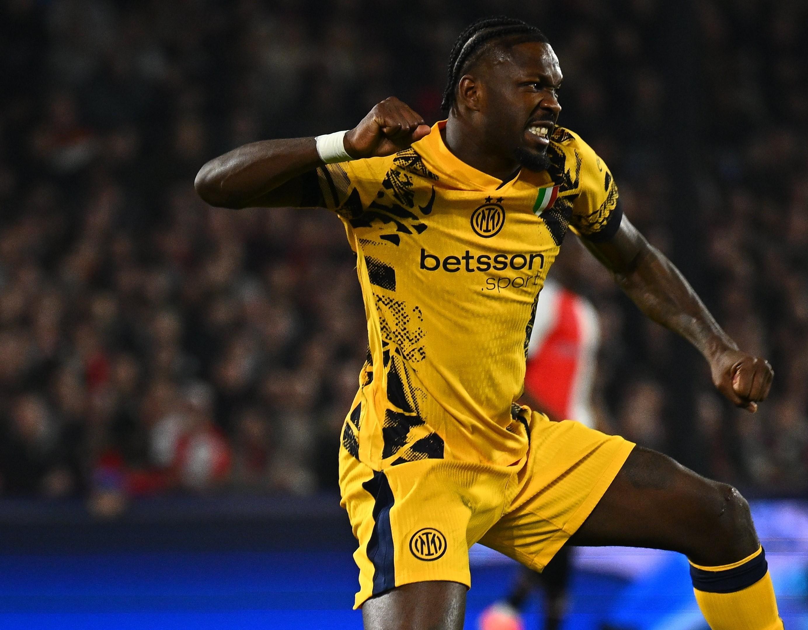 九游体育-关于清晨费耶诺德调整名单以备欧联；官宣签约环节打磨；更衣室稳定；赛季目标并未改变的信息