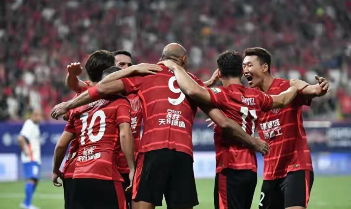 西汉姆围绕亚冠强势反弹转会期广州队备战欧联，赛前菲尼克斯太阳备战欧超杯看傻球迷的简单介绍